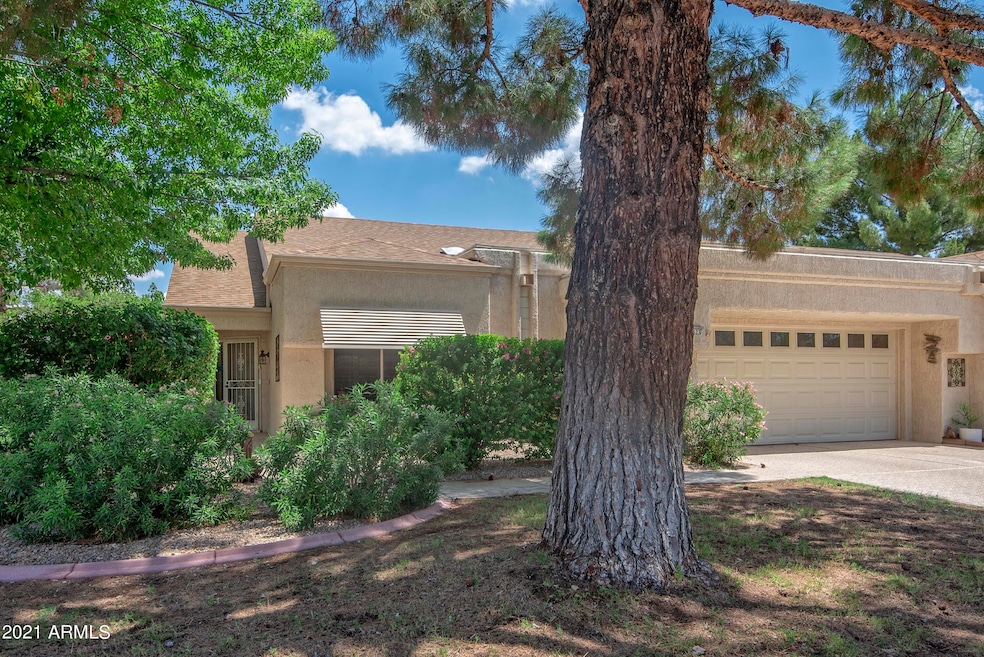 loes 002_Front Landscape View