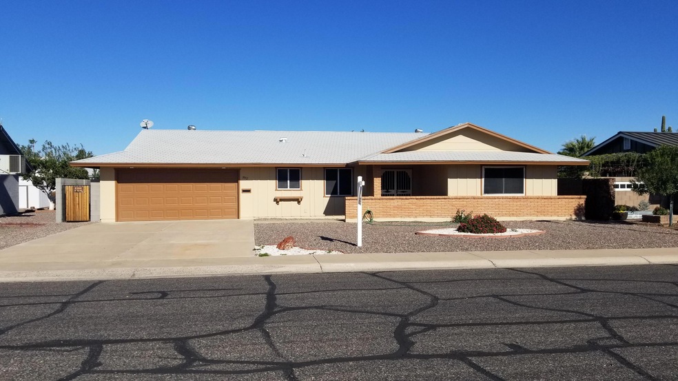 9952 W Tarrytown Ave, Sun City, AZ 85351 - photo 1