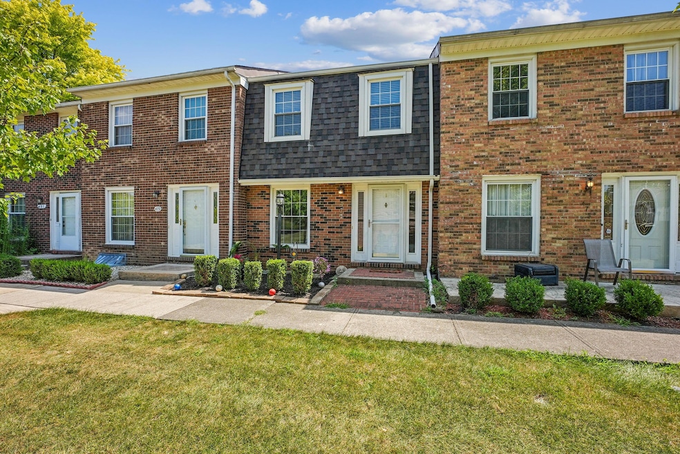 477 Clairbrook Ave, Columbus, OH 43228 - photo 1