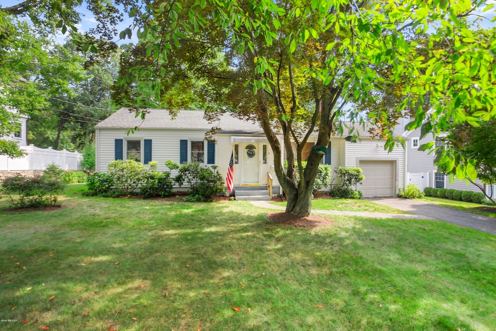 6 Robin Pl Old Greenwich CT-print-010-01