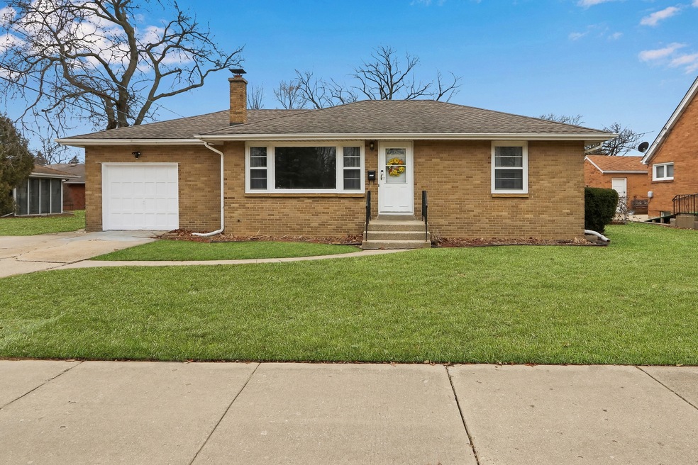 2101 Brookside Ave, Waukegan, IL 60085 - photo 1