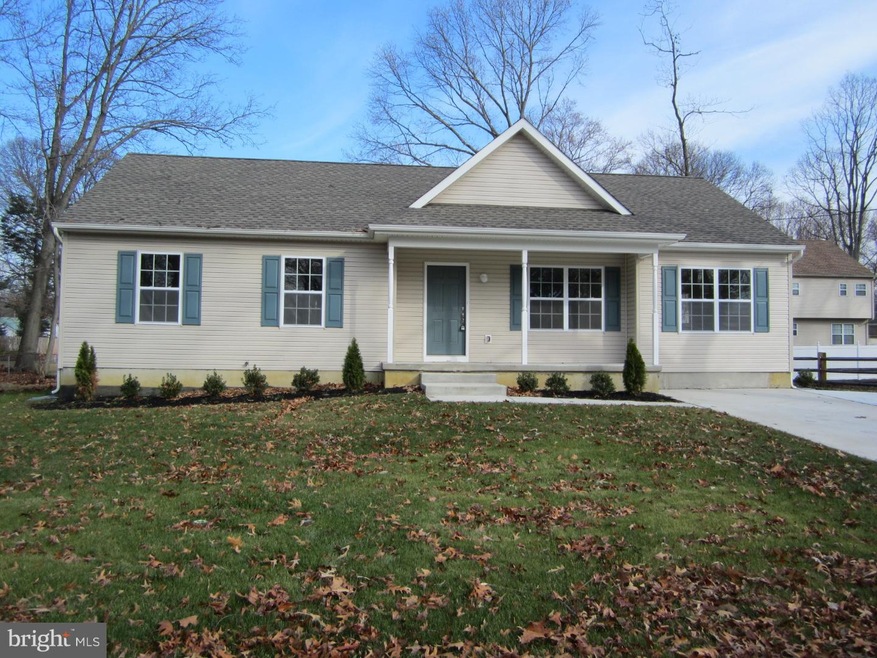 820 Vermont Ave, Woodbury, NJ 08096 - photo 1