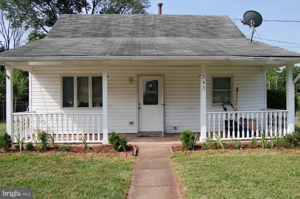 243 Cabbel Dr, Manassas Park, VA 20111 - photo 1