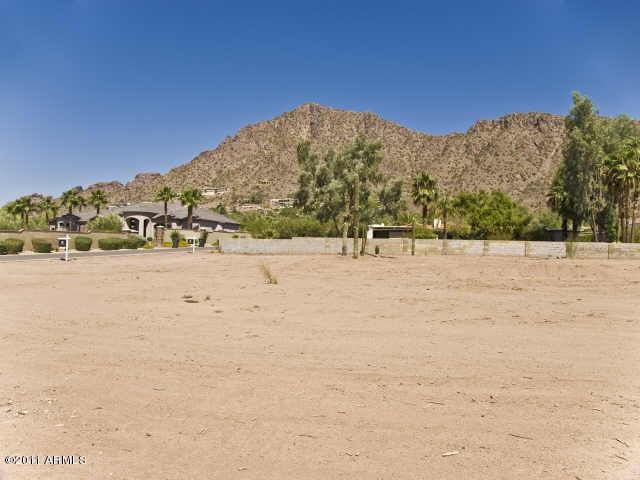 4423 N Camino Allenada unit 13A, Phoenix, AZ 85018 - photo 1