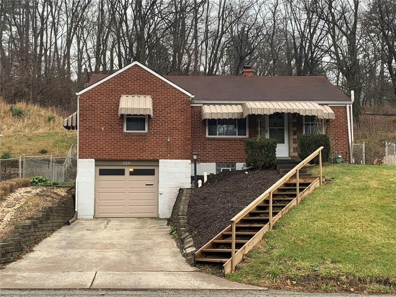 Welcome to this move in ready ranch home that boasts 3 bedrooms, an updated equipped kitchen, living/dining room, an updated bathroom, backyard with covered patio, and an integral garage. With a newer furnace , central air conditioning, and hot water