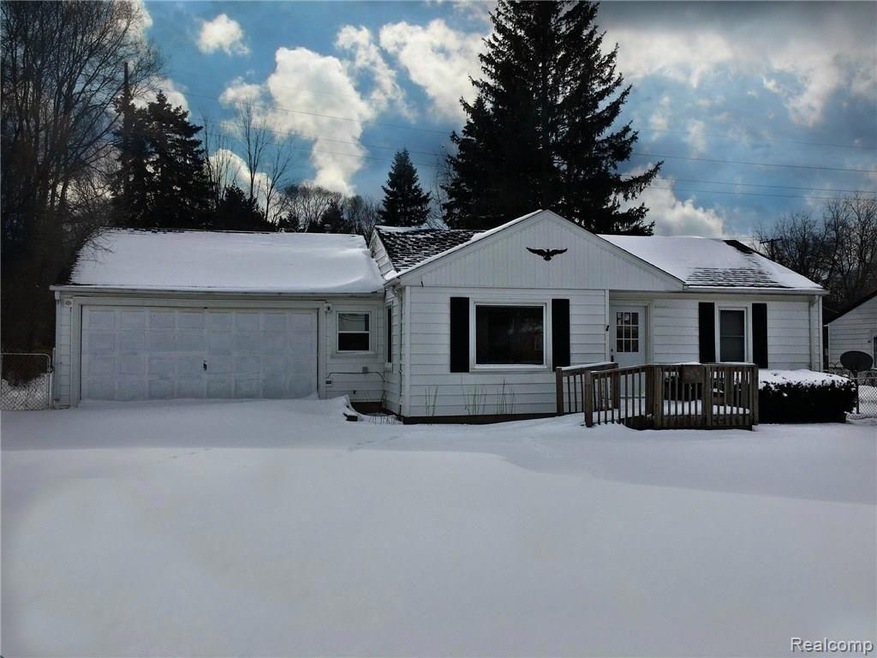 7135 Elizabeth Lake Rd, Waterford, MI 48327 - photo 1