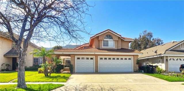 Nestled in the gorgeous community of Sierra Del Or