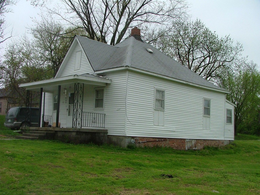 900 Fisk Ave, Moberly, MO 65270 - photo 1