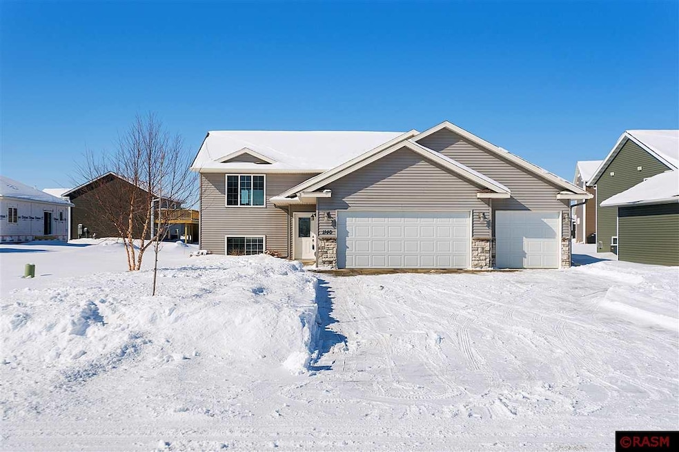 1140 Heron Dr, Mankato, MN 56001 - photo 1