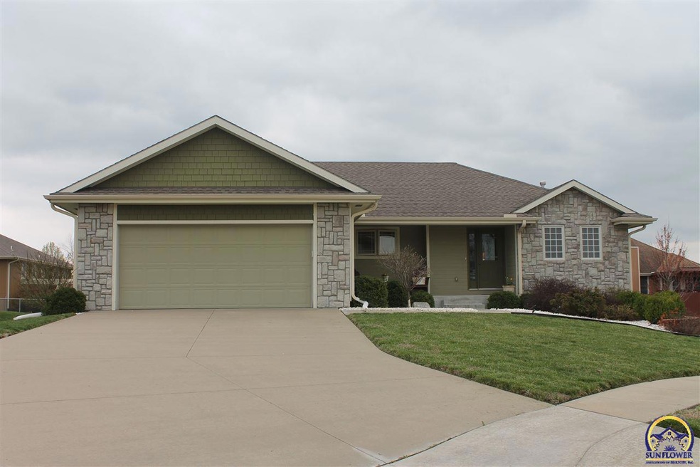 3605 SW Palmer Ct, Topeka, KS 66610 - photo 1