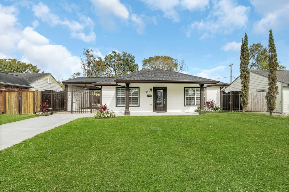 7647 Greendowns St, Houston, TX 77087 - photo 1