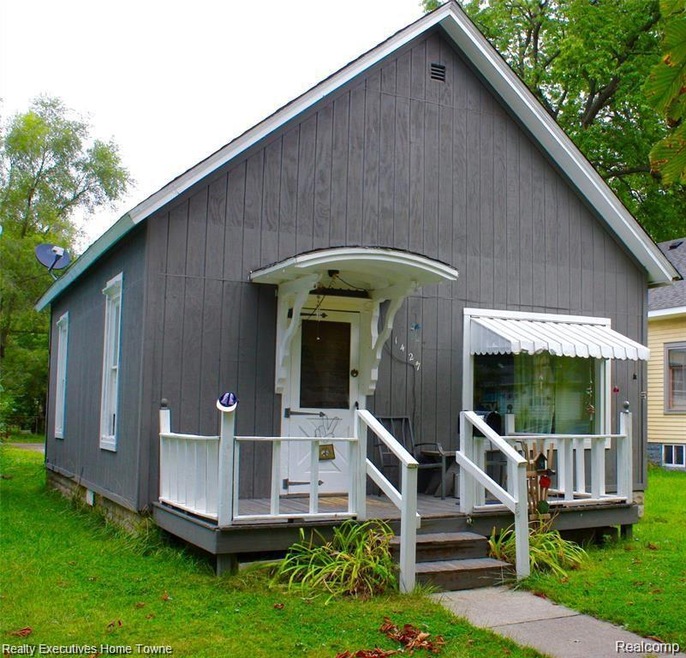 1427 Howard St, Port Huron, MI 48060 - photo 1