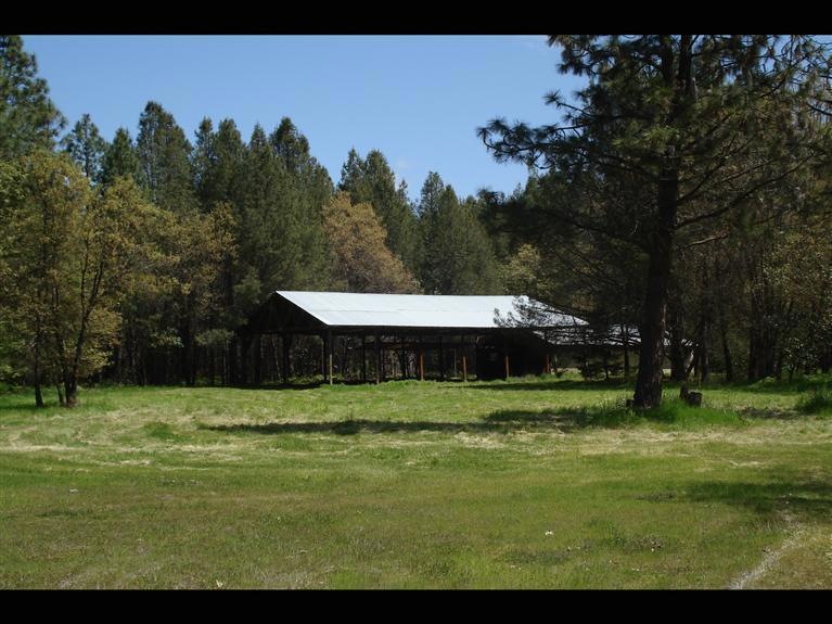 1700 Azalea Dr, Grants Pass, OR 97526 - photo 1