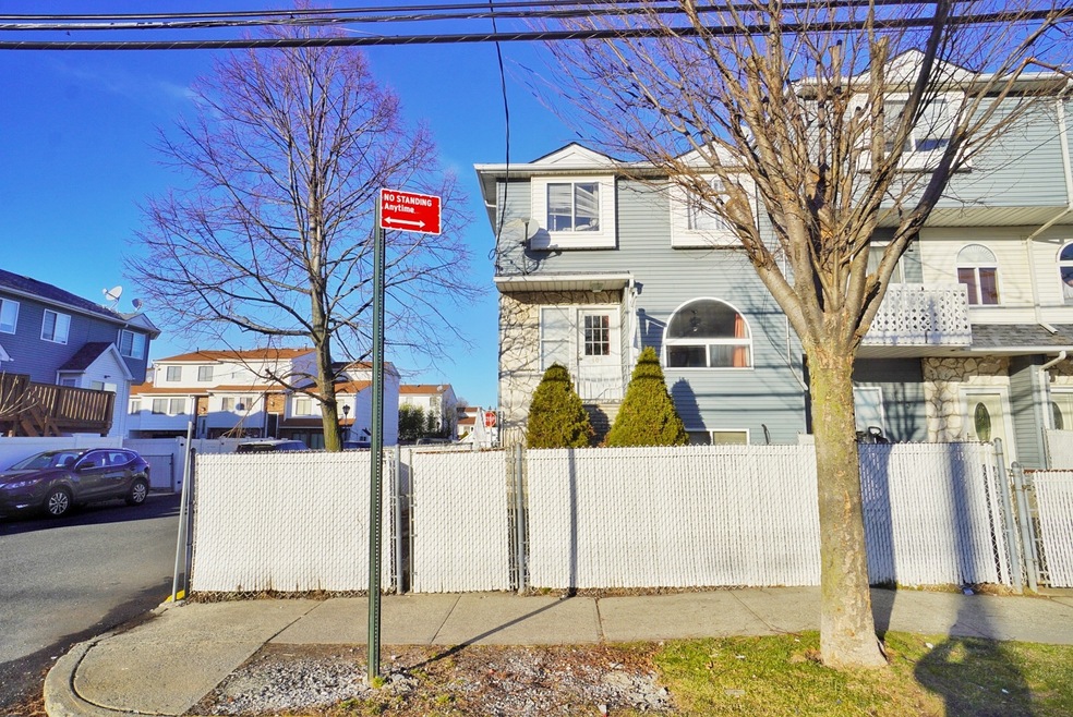101 Richmond Hill Rd unit Townhouse, Staten Island, NY 10314 - photo 1