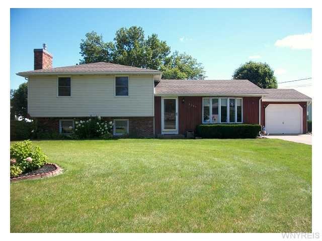 7209 Nickett Dr, North Tonawanda, NY 14120 - photo 1