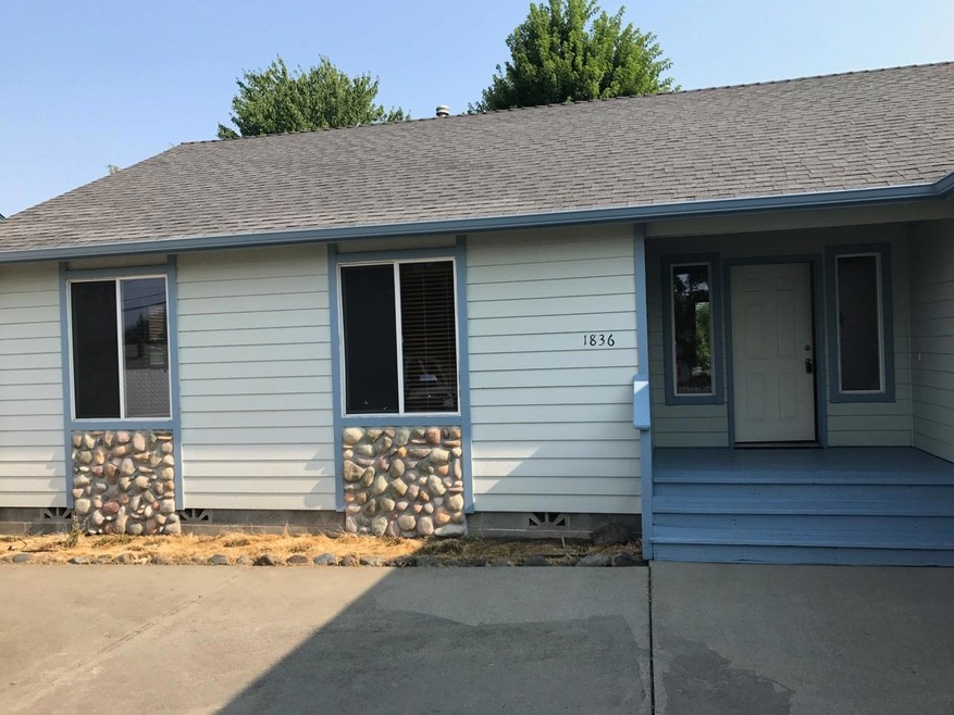 1836 SW Bridge St, Grants Pass, OR 97526 - photo 1