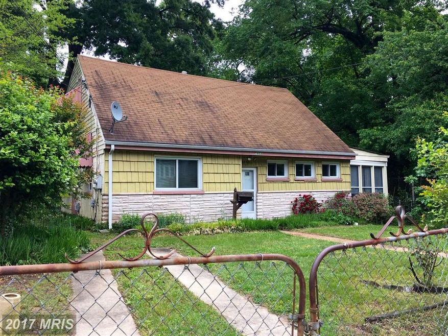 5803 Eastpine Dr, Riverdale, MD 20737 - photo 1