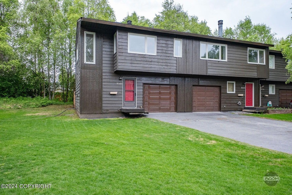 End unit with fenced yard