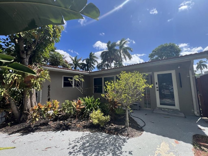 1042 Tyler St, Hollywood, FL 33019 - photo 1