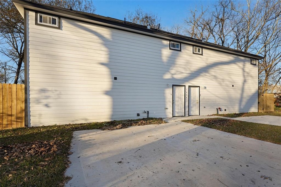 1894 Dolly Wright St unit B, Houston, TX 77088 - photo 1