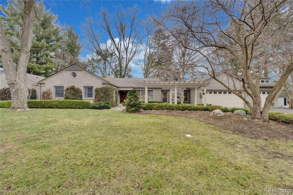 6301 Sheringham Rd, Bloomfield Hills, MI 48301 - photo 1
