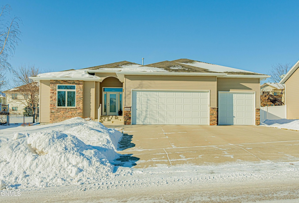 1208 Eagle Crest Loop, Bismarck, ND