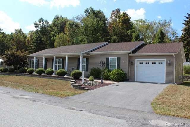 104 Brittany Terrace, Rock Tavern, NY 12575 - photo 1