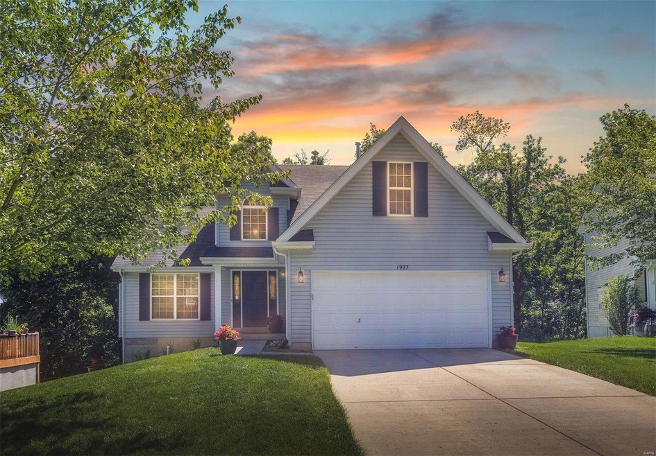 5 bedrooms, 4 bathroom home in Harter Farms