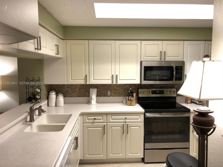 3021 Alcazar Place unit 203, Palm Beach Gardens, FL 33410 - photo 1