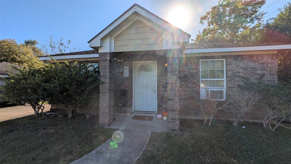 6102 Harbrook Dr, Houston, TX 77087 - photo 1