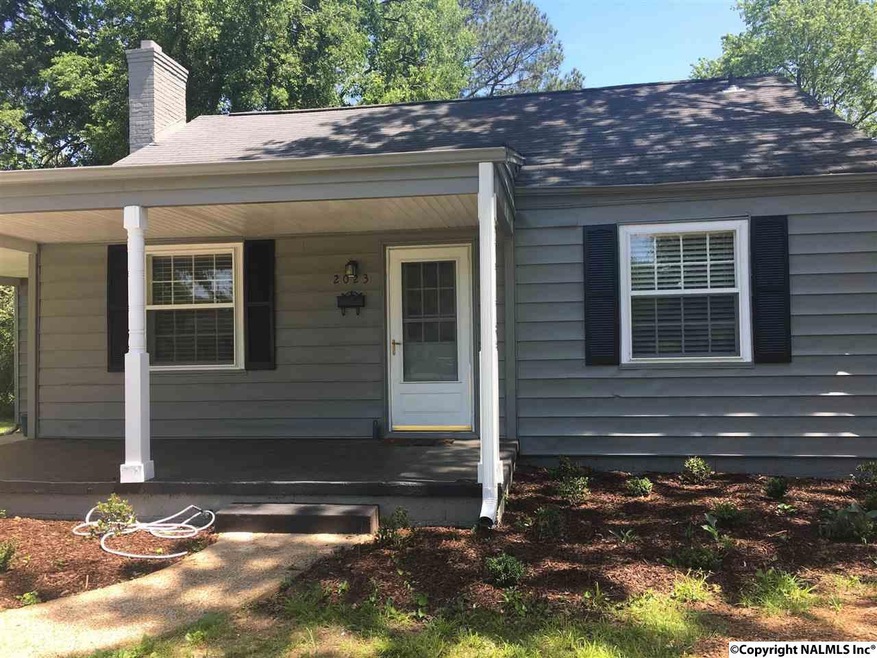 Cute bungalow in Medical District - Blossomwood School