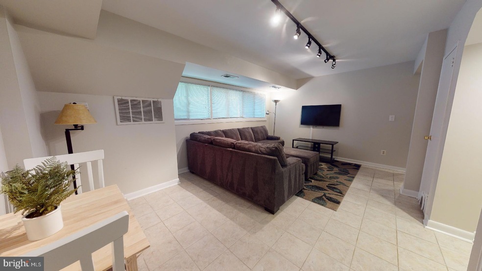 49 Skyhill Rd unit 101, Alexandria, VA 22314 - photo 1