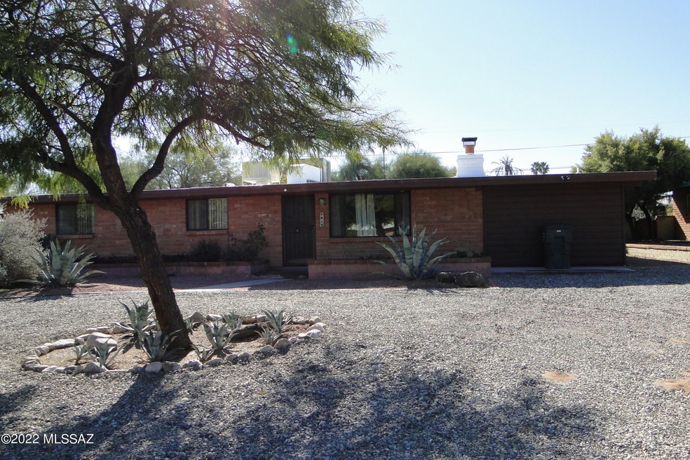 5810 E 4th St-front