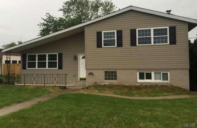 3018 S 5th Ave, Whitehall, PA 18052 - photo 1