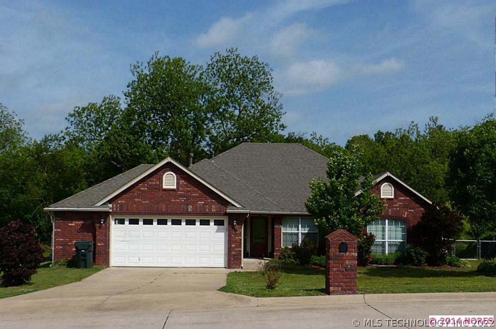 Full brick low maintenance property!