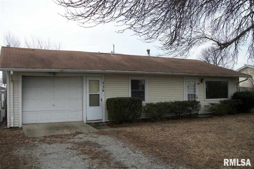 736 Bryan Ave, Lincoln, IL 62656 - photo 1