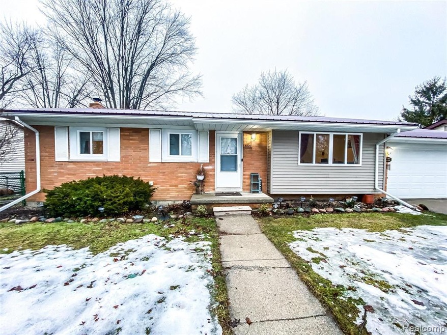 5426 Litchfield Dr, Flint, MI 48532 - photo 1