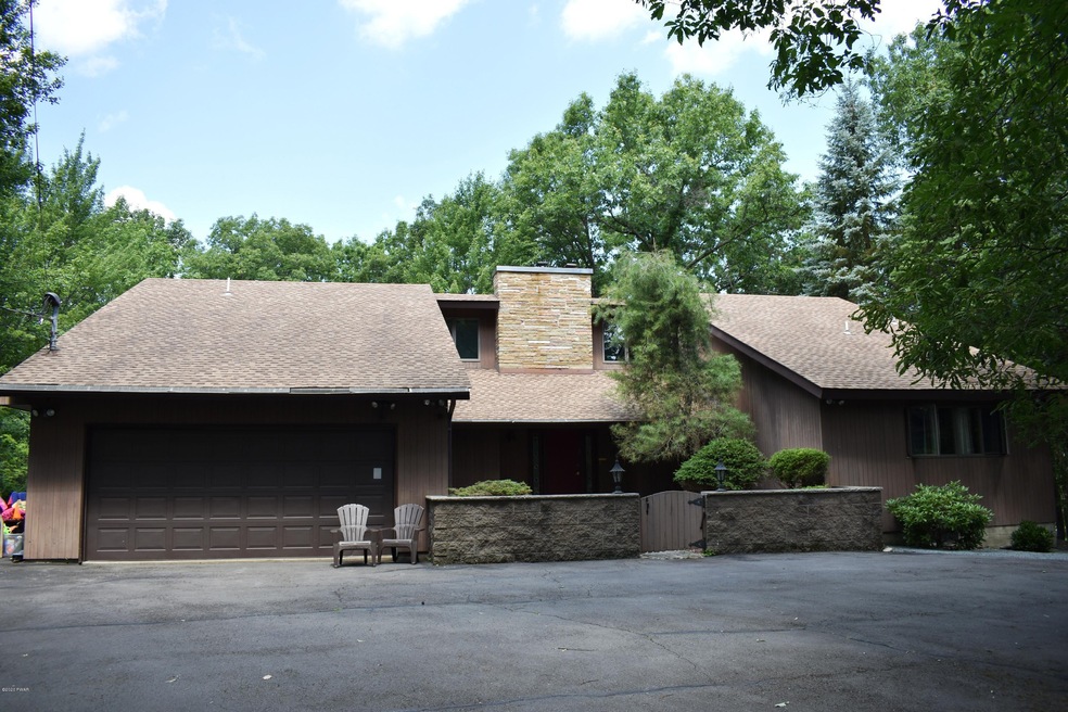 804 Cherry Ct, Hawley, PA 18428 - photo 1