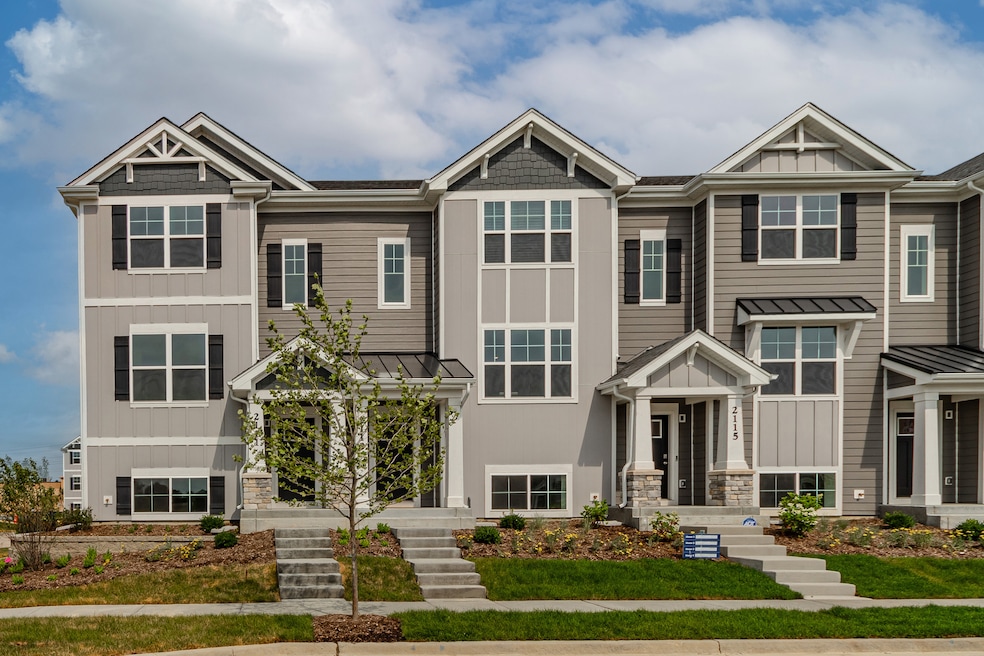 2111 Yellowstone Blvd, Mundelein, IL 60060 - photo 1