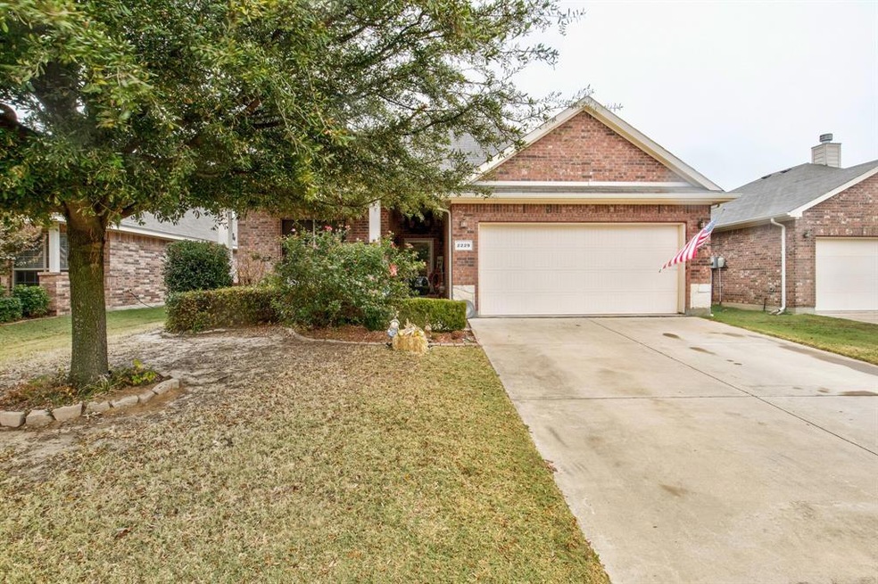 2229 Kaitlyn Dr, Weatherford, TX 76087 - photo 1