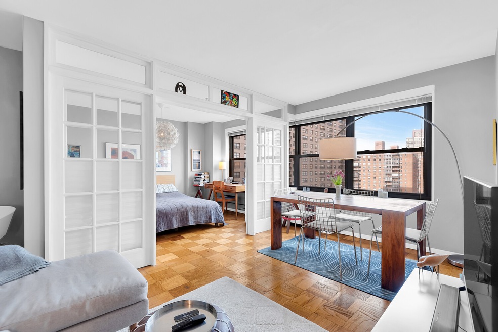 Lincoln Towers unit 14G, New York, NY 10023 - photo 1