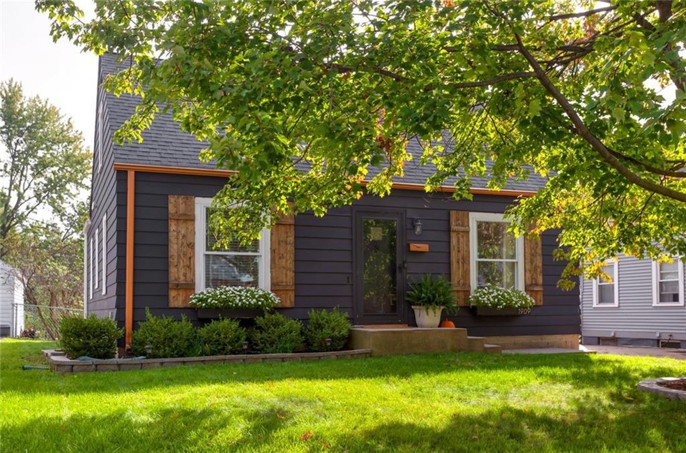 1909 46th St, Des Moines, IA 50310 - photo 1