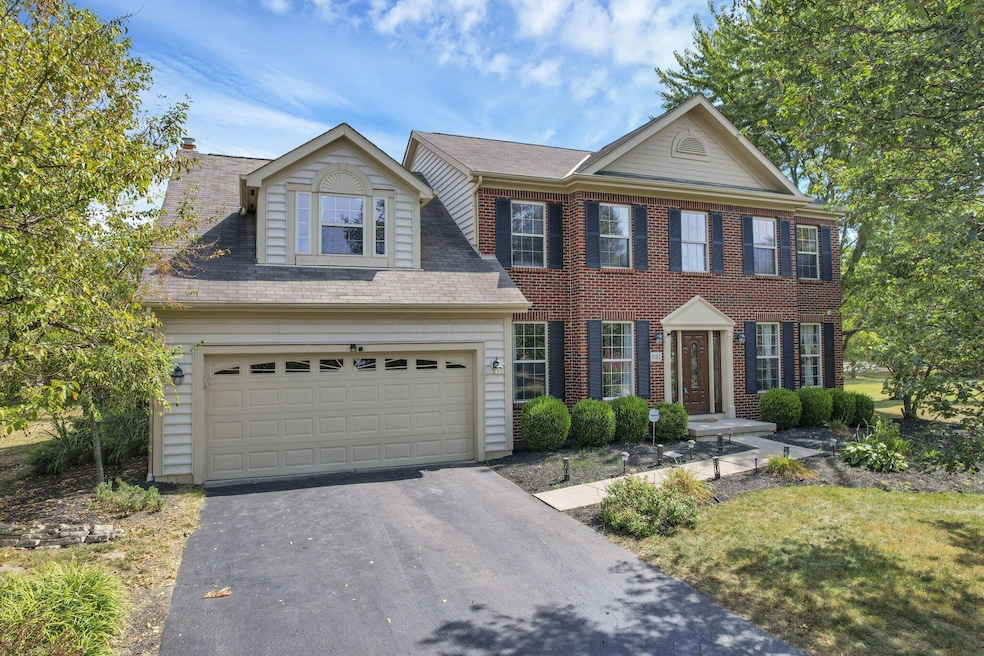 9182 Marlebury End, Powell, OH 43065 - photo 1