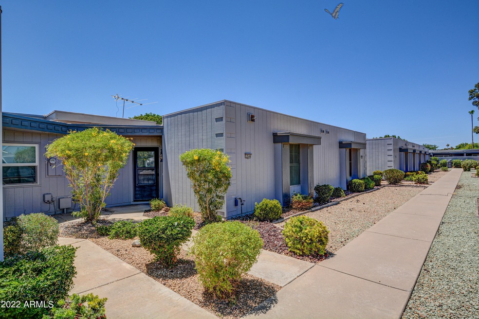 10546 W Palmeras Dr, Sun City, AZ 85373 - photo 1