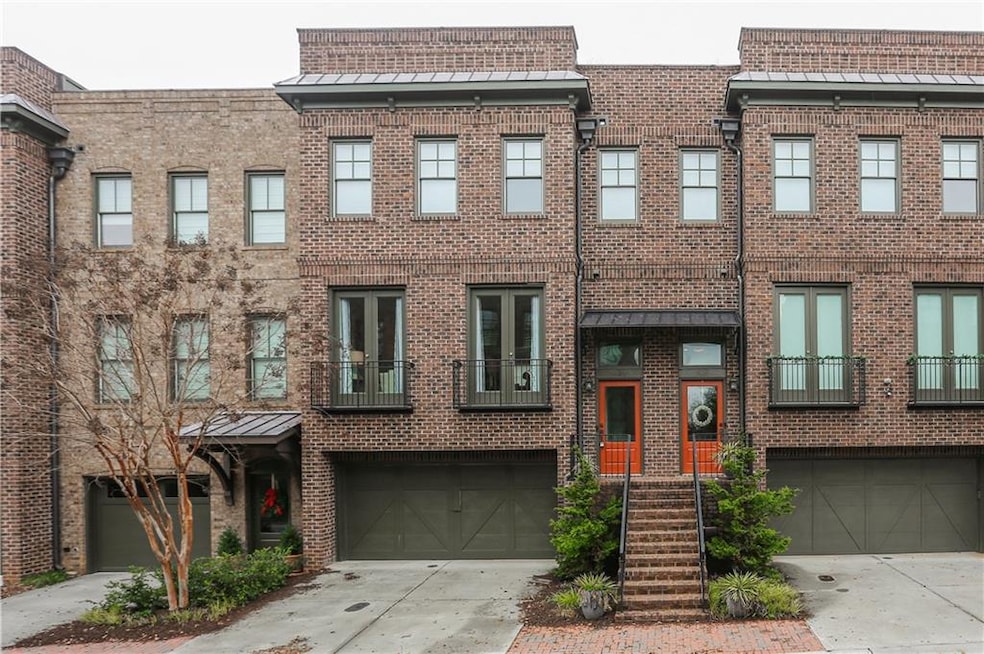 Fabulous Townhome in Heart of Historic Roswell. Lo