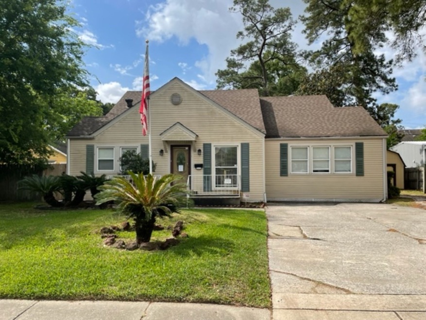 817 W 34th St, Houston, TX 77018 - photo 1