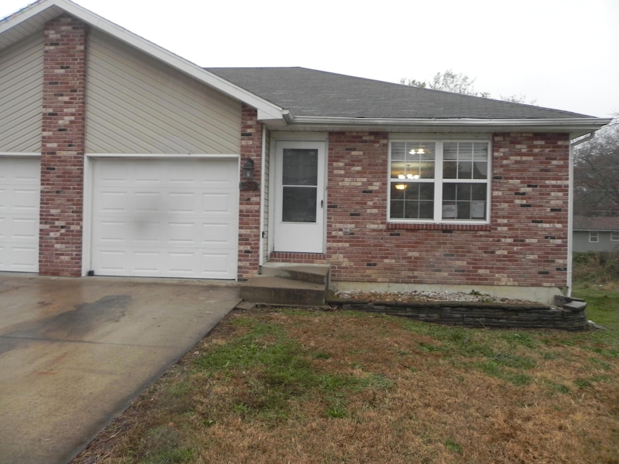 1234 Evergreen Cir, Boonville, MO 65233 - photo 1