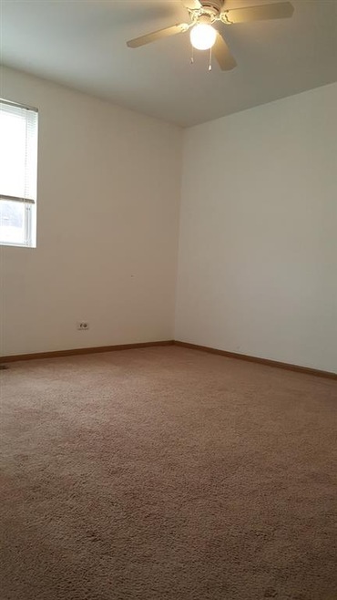 205 W Washington St unit 2218, Oswego, IL 60543 - photo 1