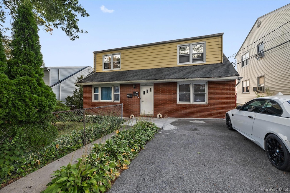 Pending $850,000 • Co-Listing Agent