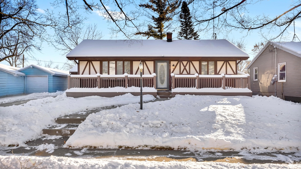 517 Richmond Ave, Sheboygan Falls, WI 53085 - photo 1
